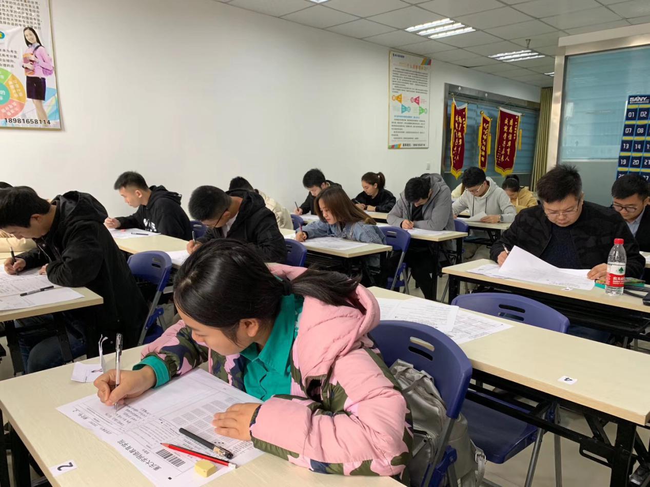 巴中校區舉行重慶大學網絡教育學院學業考試
